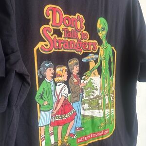 ROMWE Tee with Alien Safety Graphic - Black